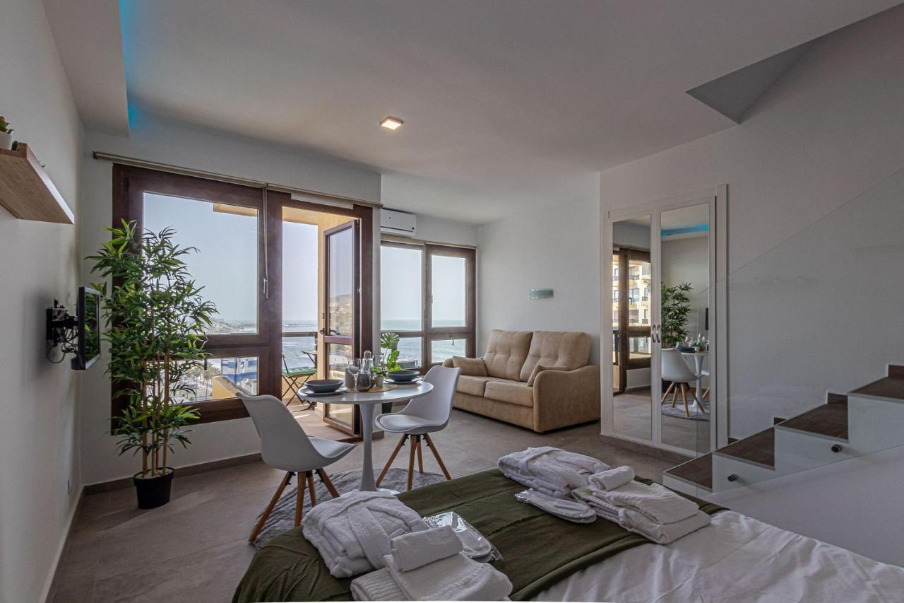 Beachfront With Spectacular Views And Swimming Pool Benalmádena Kültér fotó