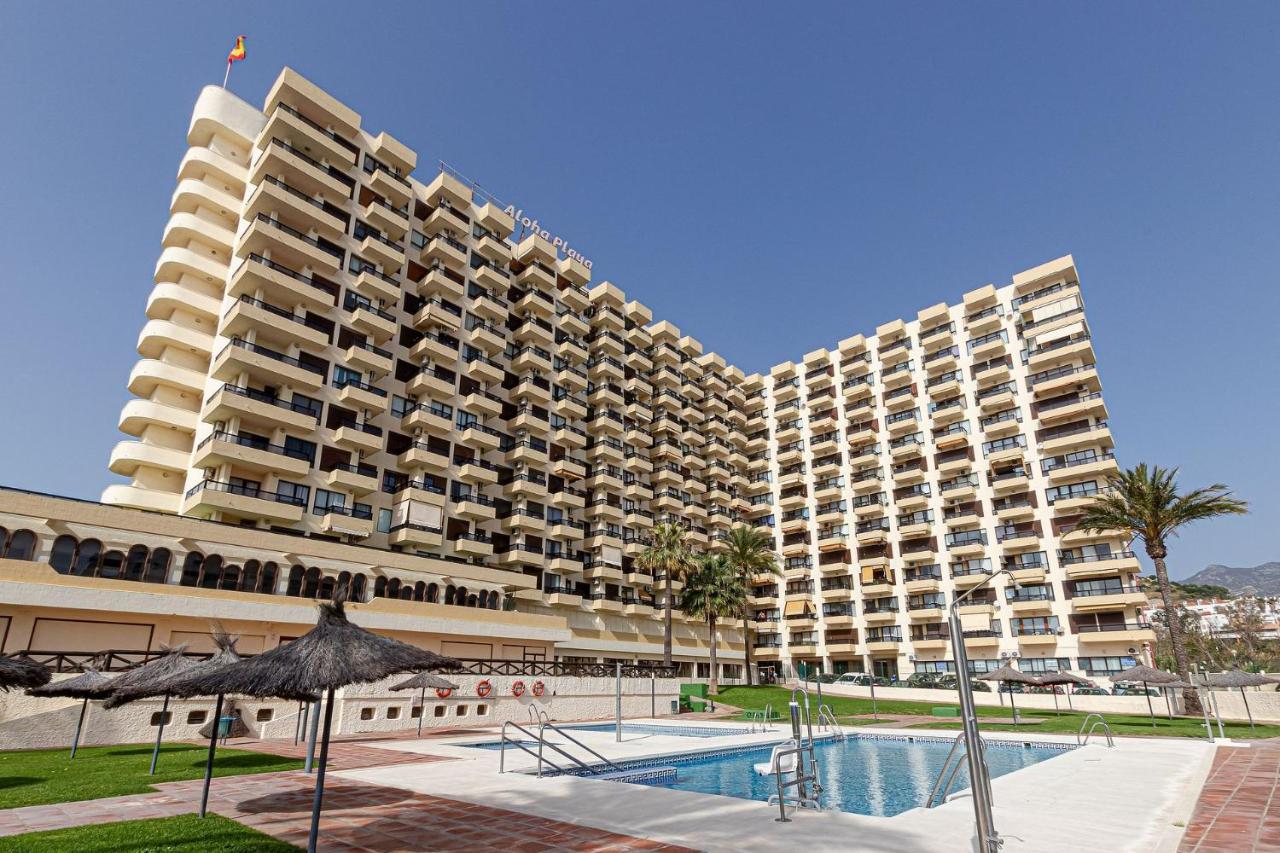 Beachfront With Spectacular Views And Swimming Pool Benalmádena Kültér fotó