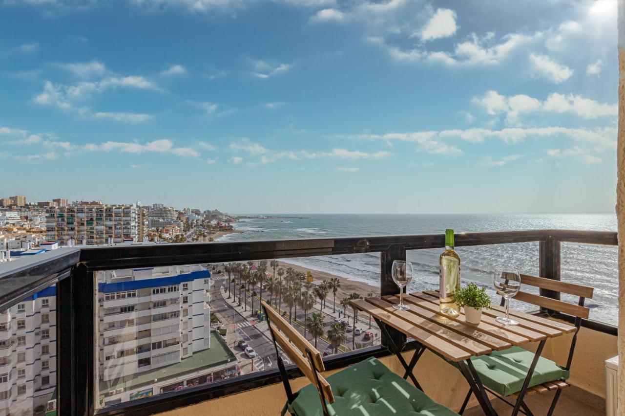 Beachfront With Spectacular Views And Swimming Pool Benalmádena Kültér fotó