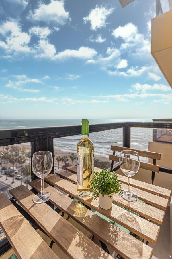 Beachfront With Spectacular Views And Swimming Pool Benalmádena Kültér fotó