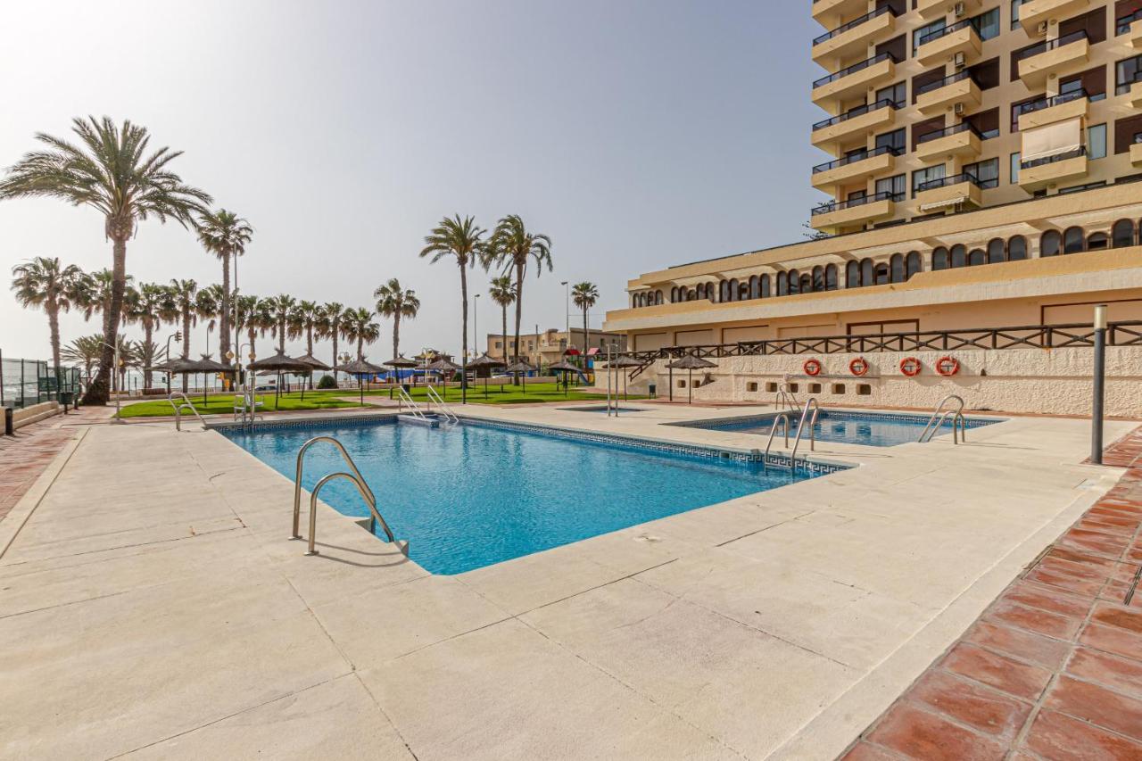 Beachfront With Spectacular Views And Swimming Pool Benalmádena Kültér fotó